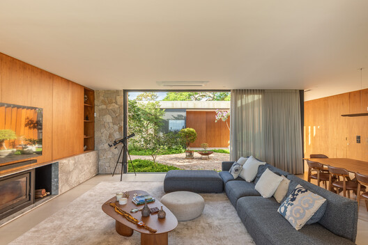 FG House / Oficina Conceito Arquitetura FG House / Oficina Conceito Arquitetura - Interior Photography, Living Room, Chair