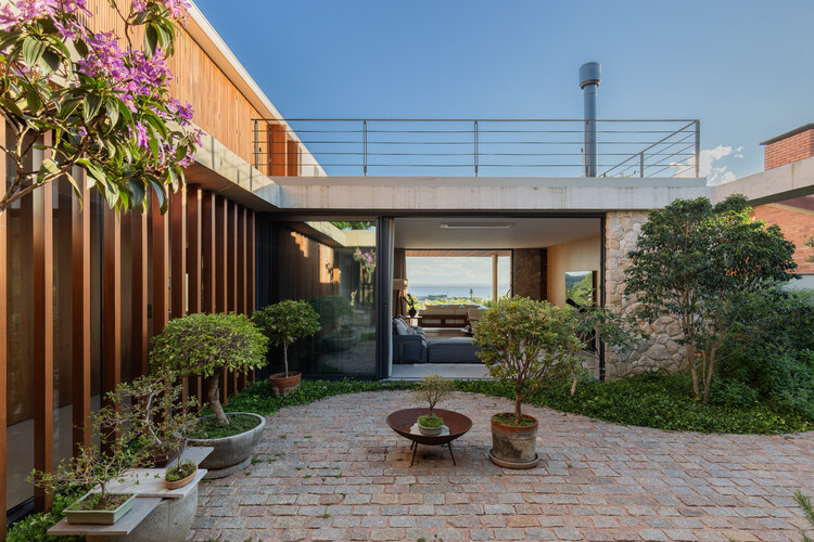 FG House / Oficina Conceito Arquitetura - Exterior Photography, Houses, Courtyard, Balcony