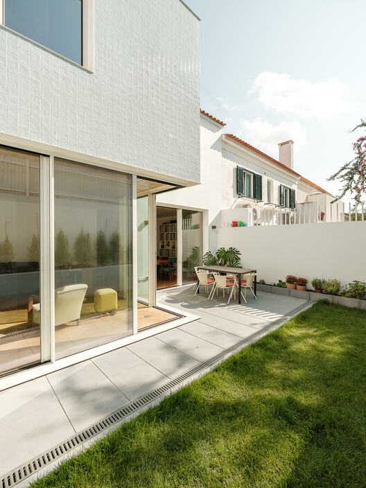House in Belém / Filipe Borges de Macedo House in Belém / Filipe Borges de Macedo - Exterior Photography, Concrete, Balcony, Courtyard