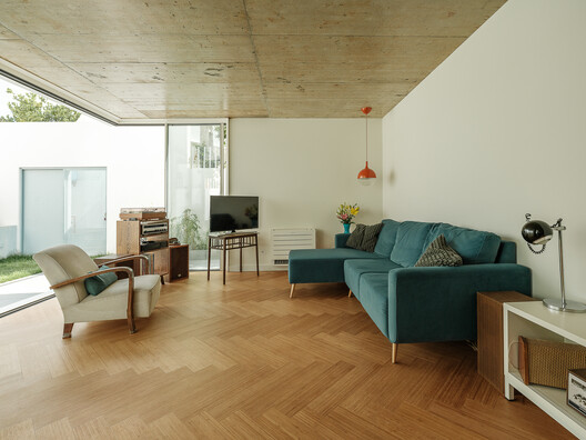 House in Belém / Filipe Borges de Macedo House in Belém / Filipe Borges de Macedo - Interior Photography, Living Room, Wood, Chair, Lighting