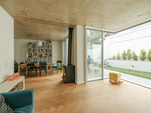 House in Belém / Filipe Borges de Macedo House in Belém / Filipe Borges de Macedo - Interior Photography, Wood, Lighting, Chair
