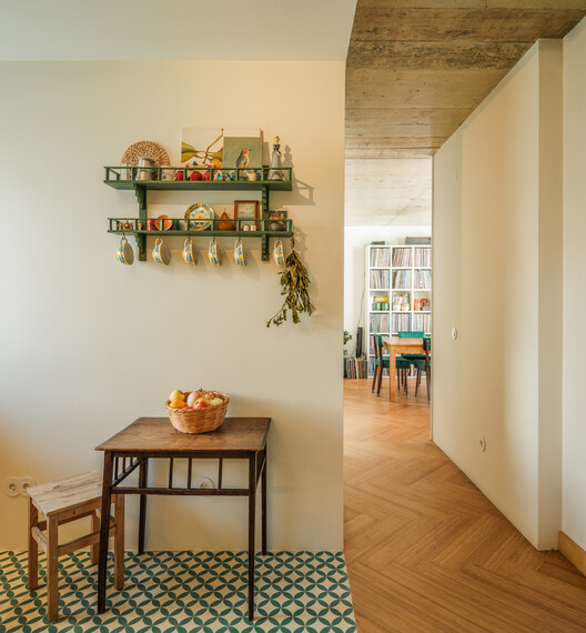 House in Belém / Filipe Borges de Macedo House in Belém / Filipe Borges de Macedo - Interior Photography, Wood, Shelving, Lighting, Table, Chair