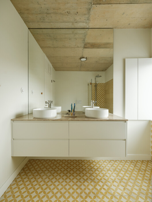 House in Belém / Filipe Borges de Macedo House in Belém / Filipe Borges de Macedo - Interior Photography, Bathroom, Sink, Countertop