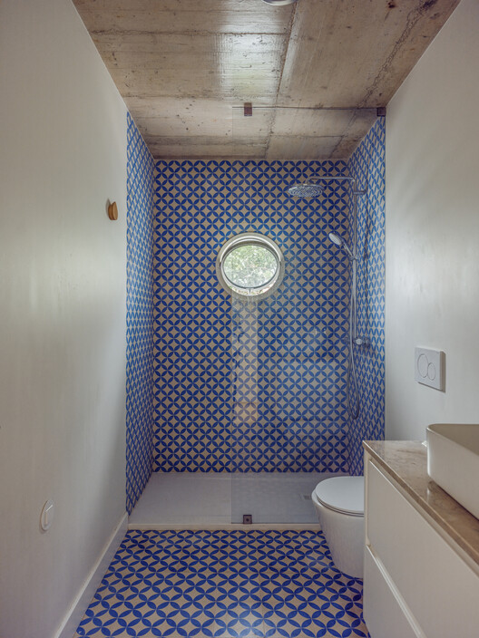 House in Belém / Filipe Borges de Macedo House in Belém / Filipe Borges de Macedo - Interior Photography, Bathroom, Shower