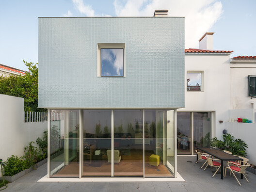 House in Belém / Filipe Borges de Macedo House in Belém / Filipe Borges de Macedo - Exterior Photography, Balcony