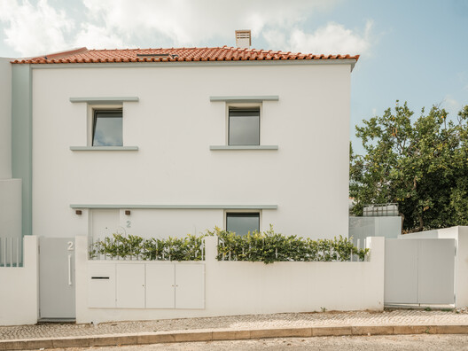 House in Belém / Filipe Borges de Macedo House in Belém / Filipe Borges de Macedo - Exterior Photography, Facade, Concrete, Balcony
