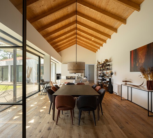 Colares Sintra House / Sabrab Colares Sintra House / Sabrab - Interior Photography, Dining room, Wood, Table, Chair, Beam