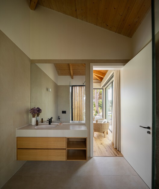 Colares Sintra House / Sabrab Colares Sintra House / Sabrab - Interior Photography, Bathroom, Wood, Sink, Door, Countertop