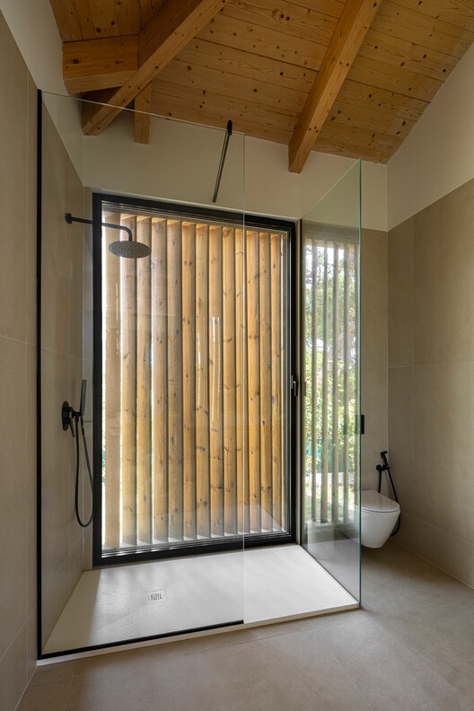 Colares Sintra House / Sabrab Colares Sintra House / Sabrab - Interior Photography, Bathroom, Wood, Lighting, Glass