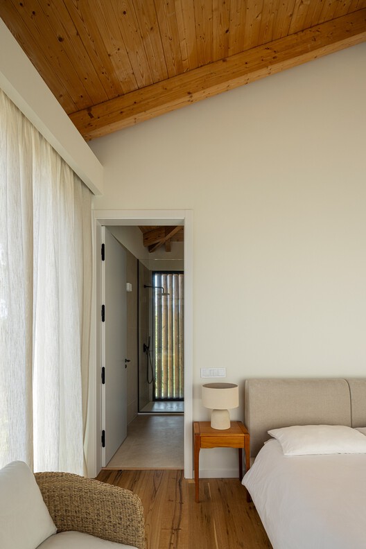 Colares Sintra House / Sabrab Colares Sintra House / Sabrab - Interior Photography, Bedroom, Wood, Lighting, Bed