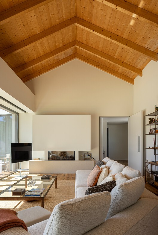 Colares Sintra House / Sabrab Colares Sintra House / Sabrab - Interior Photography, Living Room, Wood, Beam, Chair