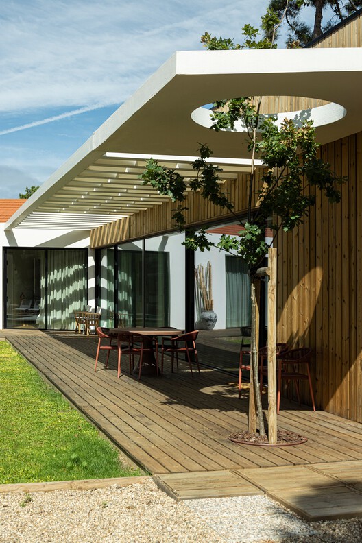 Colares Sintra House / Sabrab Colares Sintra House / Sabrab - Exterior Photography, Wood, Garden, Courtyard, Patio