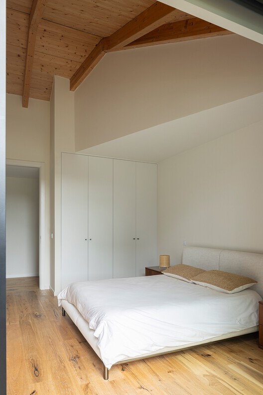 Colares Sintra House / Sabrab Colares Sintra House / Sabrab - Interior Photography, Bedroom, Wood, Bed, Lighting