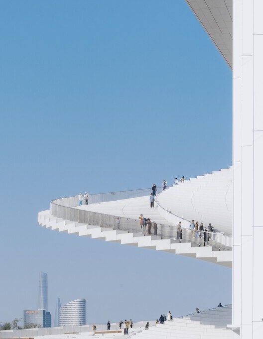 Snøhetta’s Shanghai Grand Opera House Opens With a Sweeping Roof and Panoramic River Views - Image 4 of 15