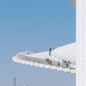 Snøhetta’s Shanghai Grand Opera House Opens With a Sweeping Roof and Panoramic River Views - Image 3 of 4