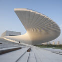 Snøhetta’s Shanghai Grand Opera House Opens With a Sweeping Roof and Panoramic River Views - Image 4 of 4