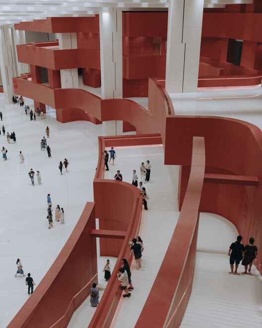 Snøhetta’s Shanghai Grand Opera House Opens With a Sweeping Roof and Panoramic River Views Snøhetta’s Shanghai Grand Opera House Opens With a Sweeping Roof and Panoramic River Views - Image 11 of 15