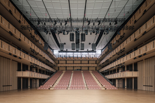 Snøhetta’s Shanghai Grand Opera House Opens With a Sweeping Roof and Panoramic River Views Snøhetta’s Shanghai Grand Opera House Opens With a Sweeping Roof and Panoramic River Views - Image 15 of 15
