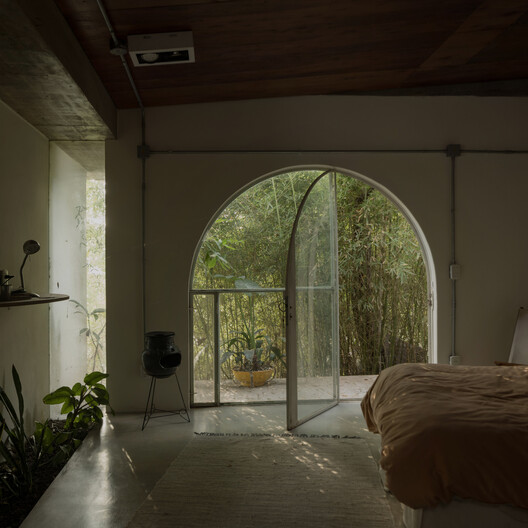 Casa Canal / Este Norte Estudio Casa Canal / Este Norte Estudio - Interior Photography, Bedroom, Wood, Lighting, Chair, Glass