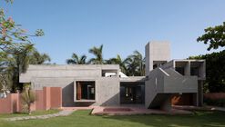Monastic Field House / ROOMOOR