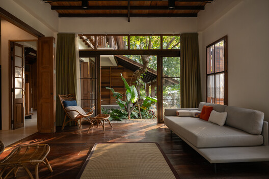 Villa Sanlomjoy / Yangnar Studio Villa Sanlomjoy / Yangnar Studio - Interior Photography, Living Room, Wood, Table, Chair