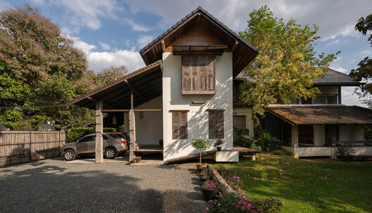 Villa Sanlomjoy / Yangnar Studio Villa Sanlomjoy / Yangnar Studio - Exterior Photography, Windows, Door