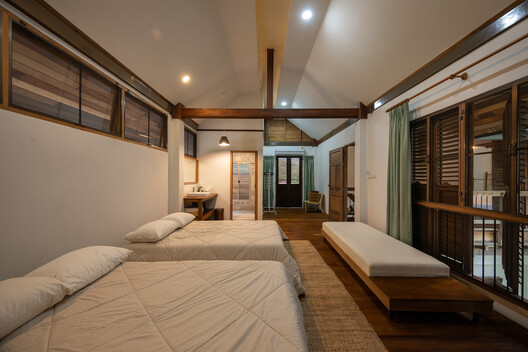 Villa Sanlomjoy / Yangnar Studio Villa Sanlomjoy / Yangnar Studio - Interior Photography, Bedroom, Wood, Bed, Lighting, Door