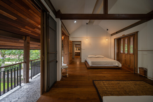 Villa Sanlomjoy / Yangnar Studio Villa Sanlomjoy / Yangnar Studio - Interior Photography, Bedroom, Wood, Lighting, Beam, Bed