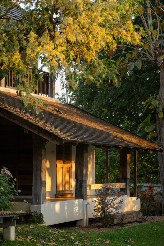 Villa Sanlomjoy / Yangnar Studio Villa Sanlomjoy / Yangnar Studio - Exterior Photography, Wood