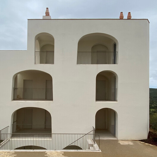 Ombria Hotel and Apartments Loulé / PROMONTORIO Ombria Hotel and Apartments Loulé / PROMONTORIO - Exterior Photography, Arch, Arcade