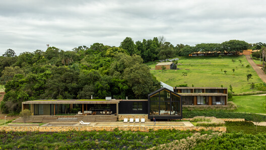 Dam House / 24 7 Arquitetura - Image 4 of 35