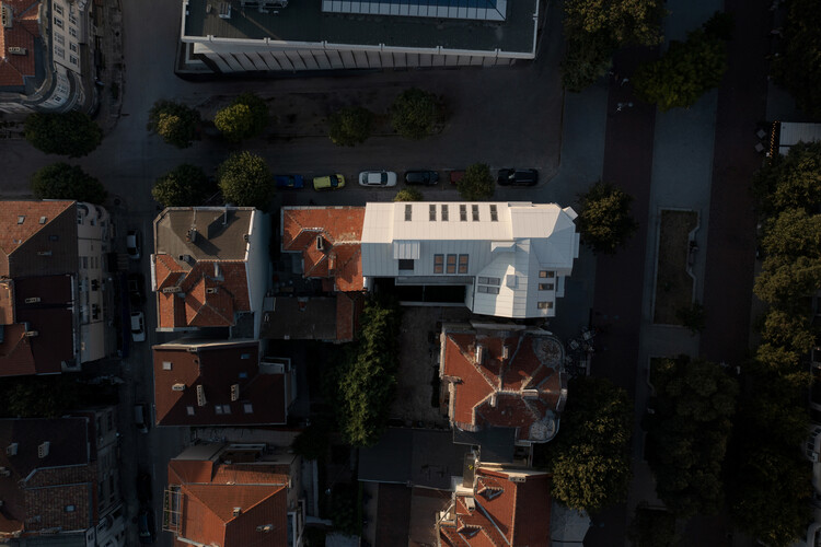 How Material Choices Shape Contemporary Additions to Historic Buildings - Featured Image