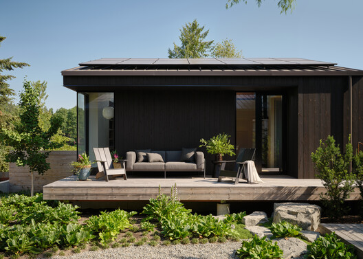 Mr. Belvedere House / Linework Architecture Mr. Belvedere House / Linework Architecture - Exterior Photography, Door, Garden
