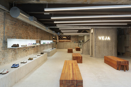 Veja São Paulo Store / Roberto Somlo Arquitetura Veja São Paulo Store / Roberto Somlo Arquitetura - Image 1 of 28