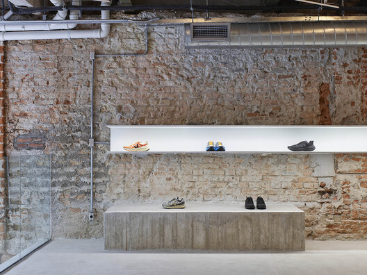 Veja São Paulo Store / Roberto Somlo Arquitetura Veja São Paulo Store / Roberto Somlo Arquitetura - Exterior Photography, Concrete