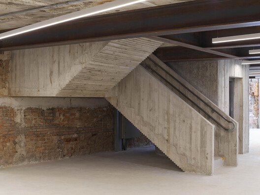 Veja São Paulo Store / Roberto Somlo Arquitetura Veja São Paulo Store / Roberto Somlo Arquitetura - Image 10 of 28