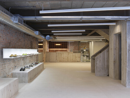 Veja São Paulo Store / Roberto Somlo Arquitetura Veja São Paulo Store / Roberto Somlo Arquitetura - Interior Photography, Kitchen, Wood, Concrete