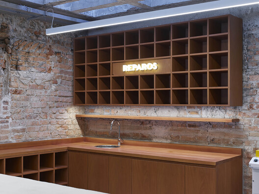 Veja São Paulo Store / Roberto Somlo Arquitetura Veja São Paulo Store / Roberto Somlo Arquitetura - Exterior Photography, Shelving