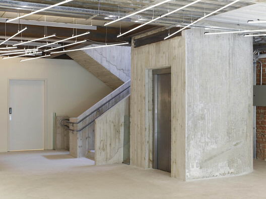 Veja São Paulo Store / Roberto Somlo Arquitetura Veja São Paulo Store / Roberto Somlo Arquitetura - Interior Photography, Wood, Concrete