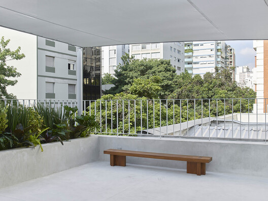 Veja São Paulo Store / Roberto Somlo Arquitetura Veja São Paulo Store / Roberto Somlo Arquitetura - Exterior Photography, Concrete, Balcony