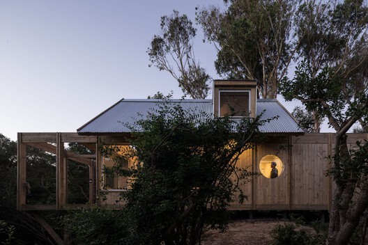 Small Houses in Uruguay: How Three Studios Build Light on Rural and Coastal Sites Small Houses in Uruguay: How Three Studios Build Light on Rural and Coastal Sites - Image 2 of 8