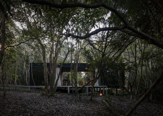 Small Houses in Uruguay: How Three Studios Build Light on Rural and Coastal Sites Small Houses in Uruguay: How Three Studios Build Light on Rural and Coastal Sites - Image 4 of 8