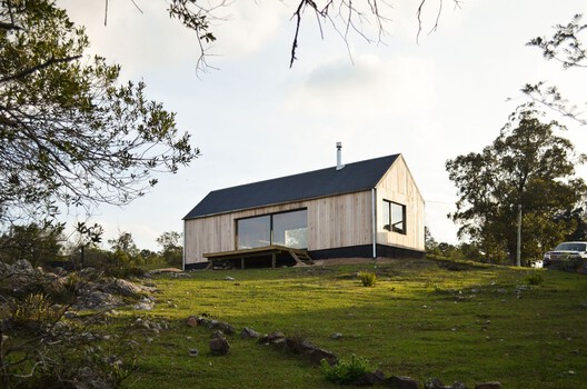 Small Houses in Uruguay: How Three Studios Build Light on Rural and Coastal Sites Small Houses in Uruguay: How Three Studios Build Light on Rural and Coastal Sites - Image 5 of 8