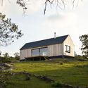 Casas pequeñas en Uruguay: cómo tres estudios construyen de forma ligera en terrenos rurales y costeros - Imagen 4 de 4