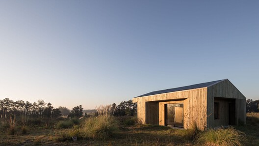 Small Houses in Uruguay: How Three Studios Build Light on Rural and Coastal Sites Small Houses in Uruguay: How Three Studios Build Light on Rural and Coastal Sites - Image 1 of 8