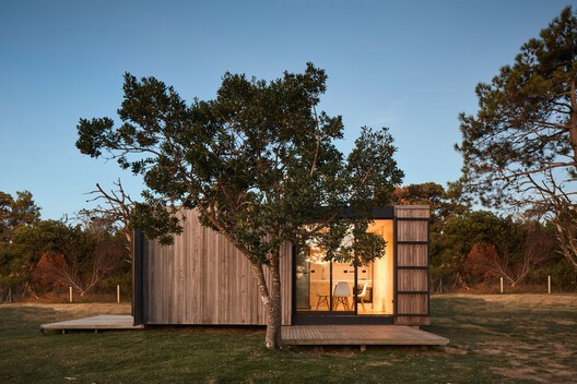 Small Houses in Uruguay: How Three Studios Build Light on Rural and Coastal Sites Small Houses in Uruguay: How Three Studios Build Light on Rural and Coastal Sites - Image 8 of 8