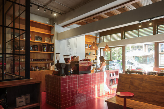 Plaza Pochote Commercial Center / FAMM Arquitectura Plaza Pochote Commercial Center / FAMM Arquitectura - Interior Photography, Shelving