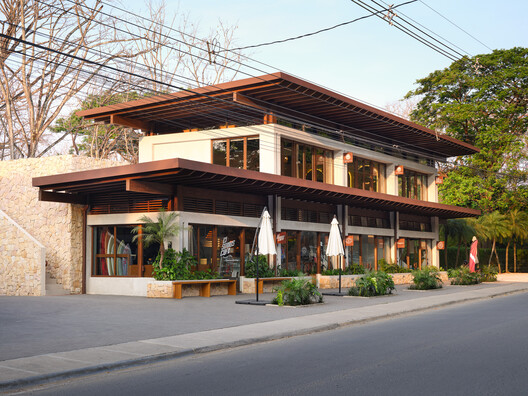 Plaza Pochote Commercial Center / FAMM Arquitectura Plaza Pochote Commercial Center / FAMM Arquitectura - Exterior Photography, Balcony