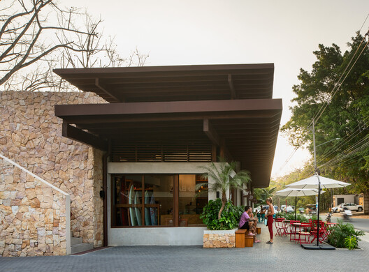 Plaza Pochote Commercial Center / FAMM Arquitectura Plaza Pochote Commercial Center / FAMM Arquitectura - Exterior Photography, Wood, Beam