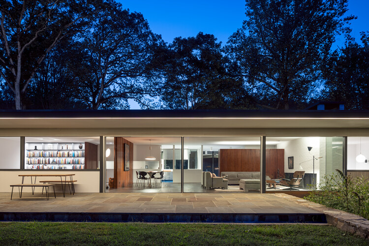 Restoring Views at Neutra’s Corwin House with Sky-Frame - Image 1 of 18